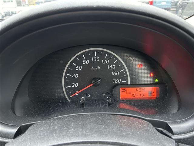 マーチ Ｓ　純正オーディオ　横滑り防止装置　ヘッドライトレベライザー　電動格納ミラー　純正フロアマット　リモコンキー　保証書／取扱説明書（12枚目）