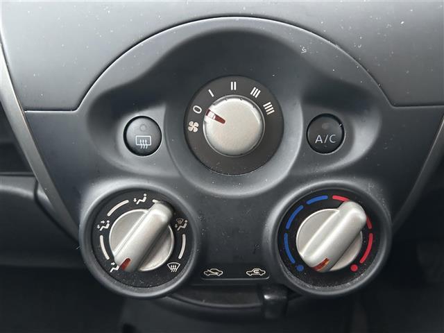 マーチ Ｓ　純正オーディオ　横滑り防止装置　ヘッドライトレベライザー　電動格納ミラー　純正フロアマット　リモコンキー　保証書／取扱説明書（13枚目）