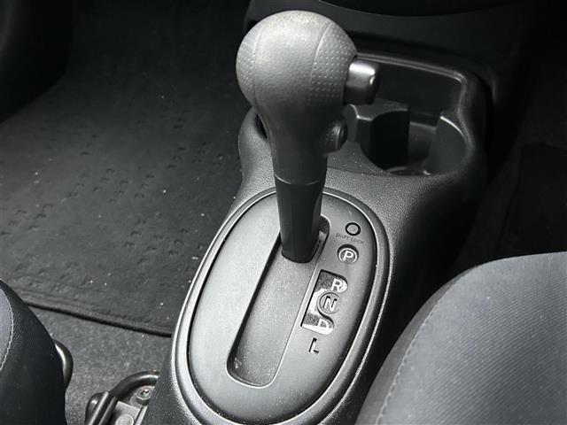 マーチ Ｓ　純正オーディオ　横滑り防止装置　ヘッドライトレベライザー　電動格納ミラー　純正フロアマット　リモコンキー　保証書／取扱説明書（15枚目）