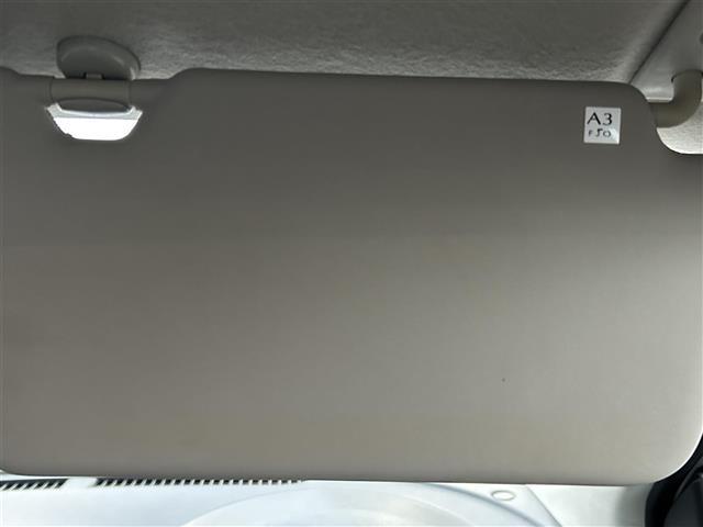 マーチ Ｓ　純正オーディオ　横滑り防止装置　ヘッドライトレベライザー　電動格納ミラー　純正フロアマット　リモコンキー　保証書／取扱説明書（16枚目）