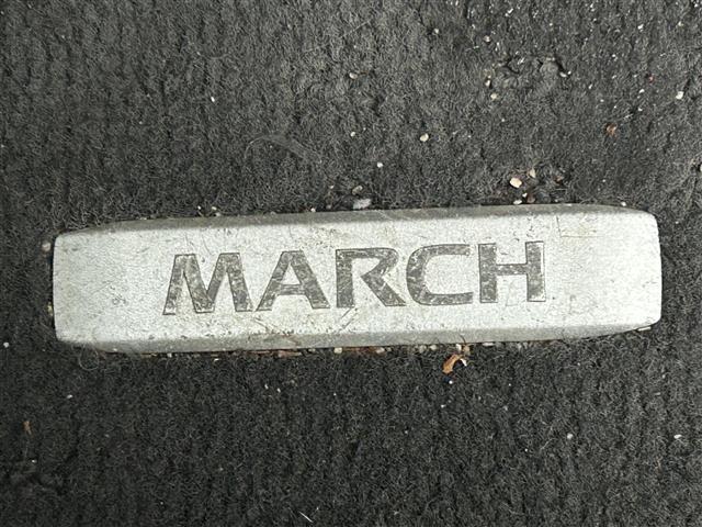 マーチ Ｓ　純正オーディオ　横滑り防止装置　ヘッドライトレベライザー　電動格納ミラー　純正フロアマット　リモコンキー　保証書／取扱説明書（19枚目）