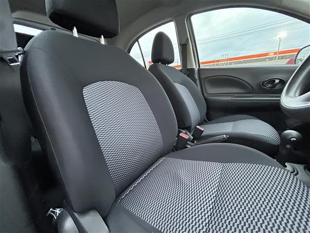 マーチ Ｓ　純正オーディオ　横滑り防止装置　ヘッドライトレベライザー　電動格納ミラー　純正フロアマット　リモコンキー　保証書／取扱説明書（22枚目）