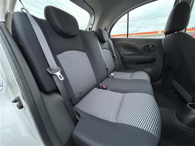 マーチ Ｓ　純正オーディオ　横滑り防止装置　ヘッドライトレベライザー　電動格納ミラー　純正フロアマット　リモコンキー　保証書／取扱説明書（24枚目）