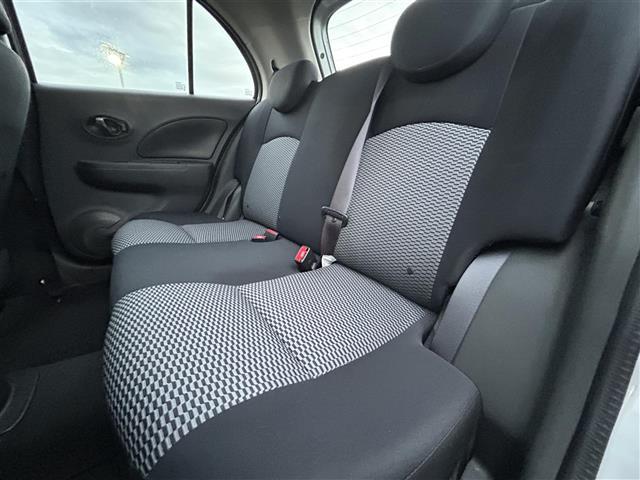 マーチ Ｓ　純正オーディオ　横滑り防止装置　ヘッドライトレベライザー　電動格納ミラー　純正フロアマット　リモコンキー　保証書／取扱説明書（27枚目）