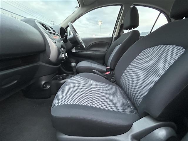 マーチ Ｓ　純正オーディオ　横滑り防止装置　ヘッドライトレベライザー　電動格納ミラー　純正フロアマット　リモコンキー　保証書／取扱説明書（29枚目）