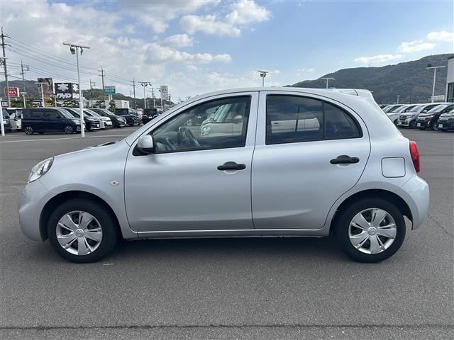 マーチ Ｓ　純正オーディオ　横滑り防止装置　ヘッドライトレベライザー　電動格納ミラー　純正フロアマット　リモコンキー　保証書／取扱説明書（33枚目）