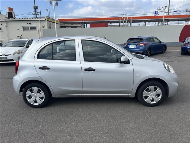 マーチ Ｓ　純正オーディオ　横滑り防止装置　ヘッドライトレベライザー　電動格納ミラー　純正フロアマット　リモコンキー　保証書／取扱説明書（37枚目）