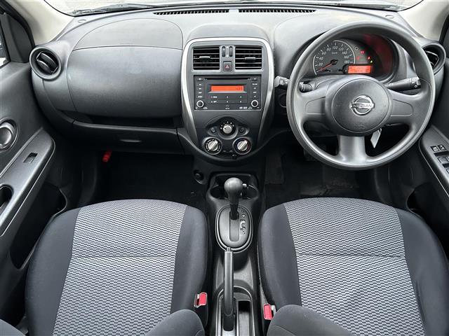 マーチ Ｓ　純正オーディオ　横滑り防止装置　ヘッドライトレベライザー　電動格納ミラー　純正フロアマット　リモコンキー　保証書／取扱説明書（42枚目）