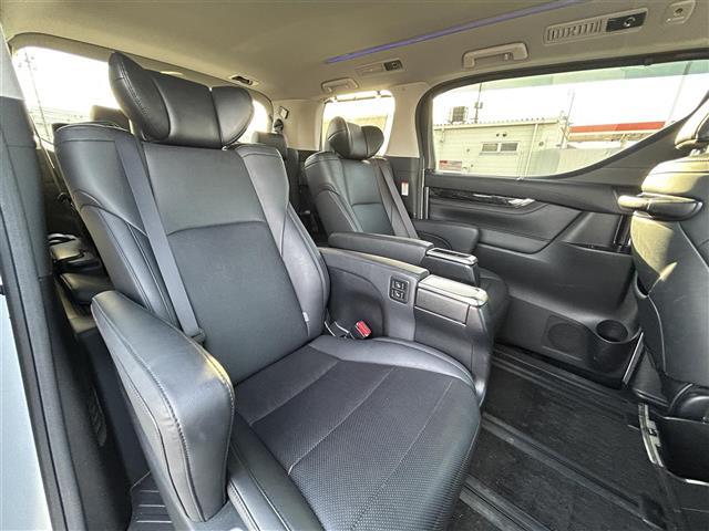 アルファード ２．５Ｓ　Ｃパッケージ　ＡＬＰＩＮＥナビ　後席モニター　バックカメラ　ＥＴＣ　ドラレコ　両側パワスラ　トヨタセーフティセンス　レーダークルーズコントロール　本革シート　ベンチレーション　オットマン　１８インチ純正ＡＷ（25枚目）