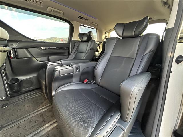 アルファード ２．５Ｓ　Ｃパッケージ　ＡＬＰＩＮＥナビ　後席モニター　バックカメラ　ＥＴＣ　ドラレコ　両側パワスラ　トヨタセーフティセンス　レーダークルーズコントロール　本革シート　ベンチレーション　オットマン　１８インチ純正ＡＷ（31枚目）