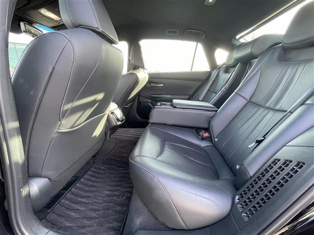 クラウンハイブリッド Ｇ　純正ナビ　全方位カメラ　ＥＴＣ２．０　ドラレコ　リヤコンフォートパッケージ　トヨタセーフティセンス　レーダークルーズコントロール　アドバンストパーク　全席パワーシート／シートヒーター　本革シート（30枚目）