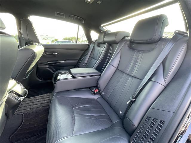 クラウンハイブリッド Ｇ　純正ナビ　全方位カメラ　ＥＴＣ２．０　ドラレコ　リヤコンフォートパッケージ　トヨタセーフティセンス　レーダークルーズコントロール　アドバンストパーク　全席パワーシート／シートヒーター　本革シート（31枚目）