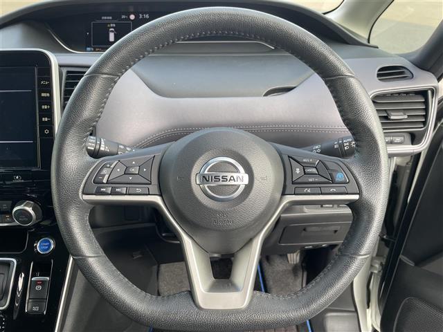 セレナ ｅ－パワー　ハイウェイスターＶ　純正１０インチナビ　全方位カメラ　両側パワスラ　ＢＳＭ　ＥＴＣ　デジタルインナーミラー　プロパイロット　レーダークルーズコントロール　衝突軽減　純正フロアマット　１５インチ純正ＡＷ　コーナーセンサー（9枚目）