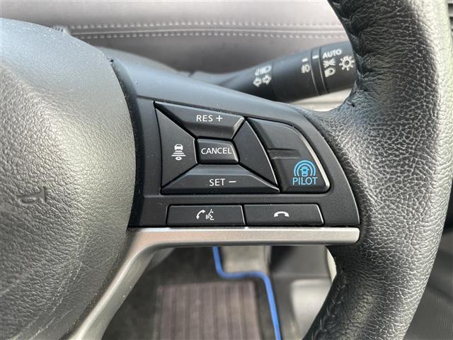 セレナ ｅ－パワー　ハイウェイスターＶ　純正１０インチナビ　全方位カメラ　両側パワスラ　ＢＳＭ　ＥＴＣ　デジタルインナーミラー　プロパイロット　レーダークルーズコントロール　衝突軽減　純正フロアマット　１５インチ純正ＡＷ　コーナーセンサー（11枚目）