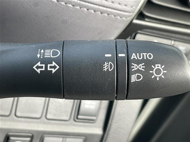 セレナ ｅ－パワー　ハイウェイスターＶ　純正１０インチナビ　全方位カメラ　両側パワスラ　ＢＳＭ　ＥＴＣ　デジタルインナーミラー　プロパイロット　レーダークルーズコントロール　衝突軽減　純正フロアマット　１５インチ純正ＡＷ　コーナーセンサー（12枚目）