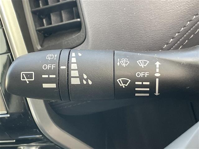 セレナ ｅ－パワー　ハイウェイスターＶ　純正１０インチナビ　全方位カメラ　両側パワスラ　ＢＳＭ　ＥＴＣ　デジタルインナーミラー　プロパイロット　レーダークルーズコントロール　衝突軽減　純正フロアマット　１５インチ純正ＡＷ　コーナーセンサー（13枚目）