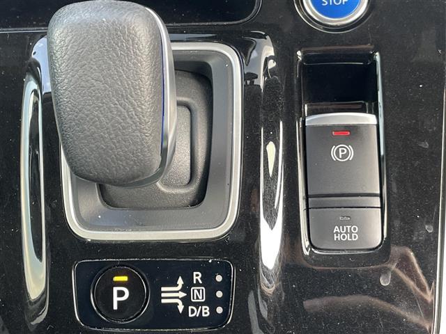 セレナ ｅ－パワー　ハイウェイスターＶ　純正１０インチナビ　全方位カメラ　両側パワスラ　ＢＳＭ　ＥＴＣ　デジタルインナーミラー　プロパイロット　レーダークルーズコントロール　衝突軽減　純正フロアマット　１５インチ純正ＡＷ　コーナーセンサー（18枚目）