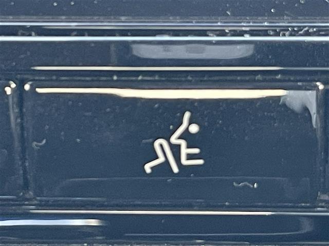 セレナ ｅ－パワー　ハイウェイスターＶ　純正１０インチナビ　全方位カメラ　両側パワスラ　ＢＳＭ　ＥＴＣ　デジタルインナーミラー　プロパイロット　レーダークルーズコントロール　衝突軽減　純正フロアマット　１５インチ純正ＡＷ　コーナーセンサー（20枚目）