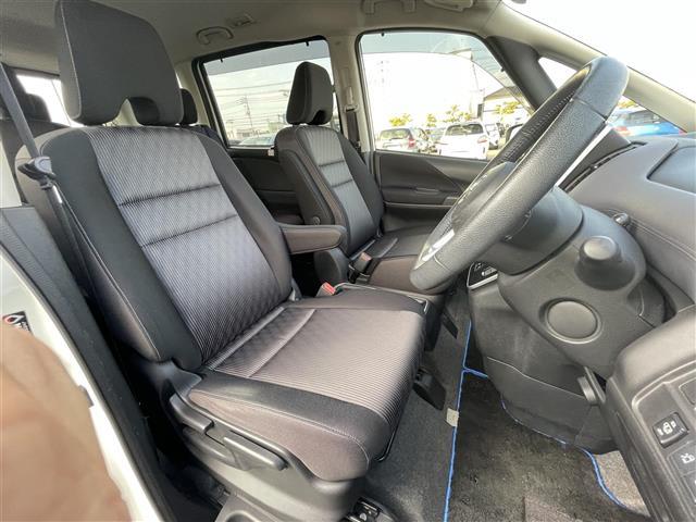 セレナ ｅ－パワー　ハイウェイスターＶ　純正１０インチナビ　全方位カメラ　両側パワスラ　ＢＳＭ　ＥＴＣ　デジタルインナーミラー　プロパイロット　レーダークルーズコントロール　衝突軽減　純正フロアマット　１５インチ純正ＡＷ　コーナーセンサー（24枚目）