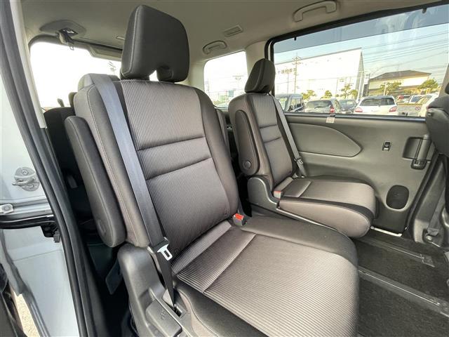 セレナ ｅ－パワー　ハイウェイスターＶ　純正１０インチナビ　全方位カメラ　両側パワスラ　ＢＳＭ　ＥＴＣ　デジタルインナーミラー　プロパイロット　レーダークルーズコントロール　衝突軽減　純正フロアマット　１５インチ純正ＡＷ　コーナーセンサー（25枚目）