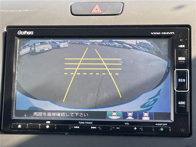 フリードハイブリッド ハイブリッド・ＥＸ　純正ナビ　バックカメラ　両側パワスラ　ＥＴＣ　ドラレコ　デジタルインナーミラー　ホンダセンシング　レーダークルーズコントロール　レーンキープアシスト　シートヒーター　１５インチ社外ＡＷ　フロアマット（4枚目）