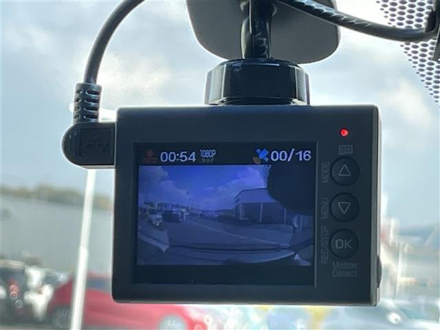 フリードハイブリッド ハイブリッド・ＥＸ　純正ナビ　バックカメラ　両側パワスラ　ＥＴＣ　ドラレコ　デジタルインナーミラー　ホンダセンシング　レーダークルーズコントロール　レーンキープアシスト　シートヒーター　１５インチ社外ＡＷ　フロアマット（6枚目）