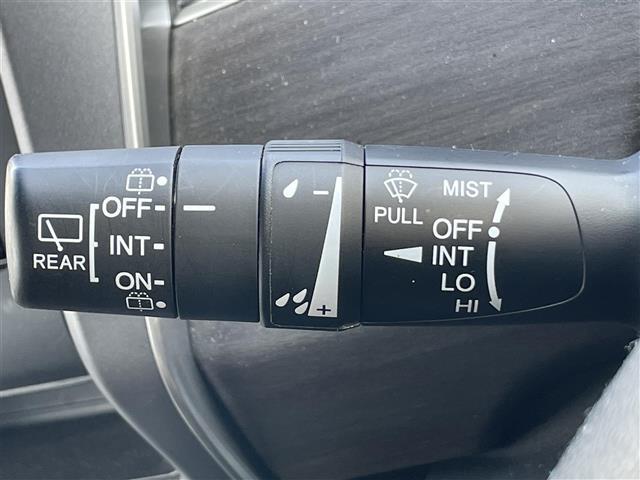 フリードハイブリッド ハイブリッド・ＥＸ　純正ナビ　バックカメラ　両側パワスラ　ＥＴＣ　ドラレコ　デジタルインナーミラー　ホンダセンシング　レーダークルーズコントロール　レーンキープアシスト　シートヒーター　１５インチ社外ＡＷ　フロアマット（16枚目）