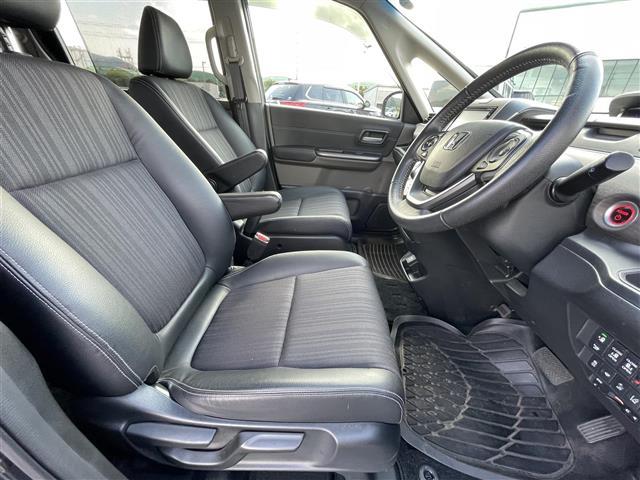 フリードハイブリッド ハイブリッド・ＥＸ　純正ナビ　バックカメラ　両側パワスラ　ＥＴＣ　ドラレコ　デジタルインナーミラー　ホンダセンシング　レーダークルーズコントロール　レーンキープアシスト　シートヒーター　１５インチ社外ＡＷ　フロアマット（23枚目）