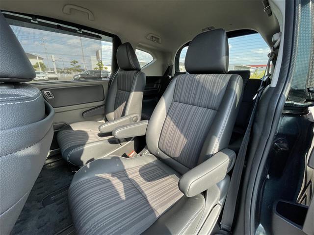 フリードハイブリッド ハイブリッド・ＥＸ　純正ナビ　バックカメラ　両側パワスラ　ＥＴＣ　ドラレコ　デジタルインナーミラー　ホンダセンシング　レーダークルーズコントロール　レーンキープアシスト　シートヒーター　１５インチ社外ＡＷ　フロアマット（30枚目）