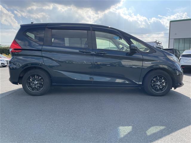 フリードハイブリッド ハイブリッド・ＥＸ　純正ナビ　バックカメラ　両側パワスラ　ＥＴＣ　ドラレコ　デジタルインナーミラー　ホンダセンシング　レーダークルーズコントロール　レーンキープアシスト　シートヒーター　１５インチ社外ＡＷ　フロアマット（40枚目）