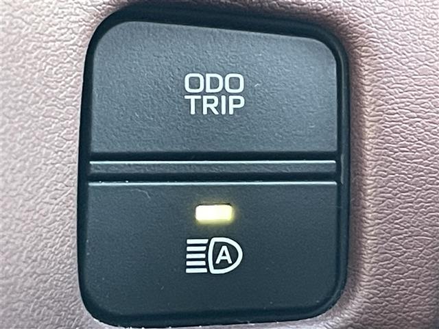 クラウンハイブリッド ＲＳアドバンス　純正ナビ　バックカメラ　ＥＴＣ　ＨＵＤ　ドラレコ　トヨタセーフティセンス　ＢＳＭ　レーダークルーズコントロール　パワーシート　シートヒーター　ステアリングヒーター　フロアマット　１８インチ純正ＡＷ（6枚目）