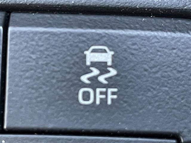 クラウンハイブリッド ＲＳアドバンス　純正ナビ　バックカメラ　ＥＴＣ　ＨＵＤ　ドラレコ　トヨタセーフティセンス　ＢＳＭ　レーダークルーズコントロール　パワーシート　シートヒーター　ステアリングヒーター　フロアマット　１８インチ純正ＡＷ（7枚目）