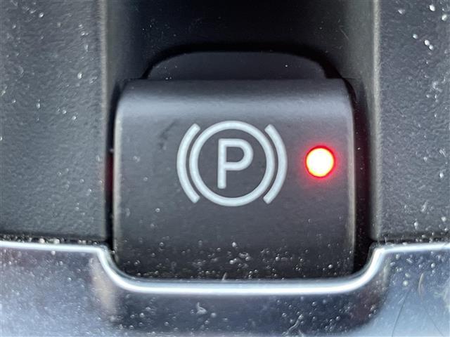 クラウンハイブリッド ＲＳアドバンス　純正ナビ　バックカメラ　ＥＴＣ　ＨＵＤ　ドラレコ　トヨタセーフティセンス　ＢＳＭ　レーダークルーズコントロール　パワーシート　シートヒーター　ステアリングヒーター　フロアマット　１８インチ純正ＡＷ（8枚目）