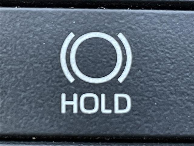 クラウンハイブリッド ＲＳアドバンス　純正ナビ　バックカメラ　ＥＴＣ　ＨＵＤ　ドラレコ　トヨタセーフティセンス　ＢＳＭ　レーダークルーズコントロール　パワーシート　シートヒーター　ステアリングヒーター　フロアマット　１８インチ純正ＡＷ（10枚目）