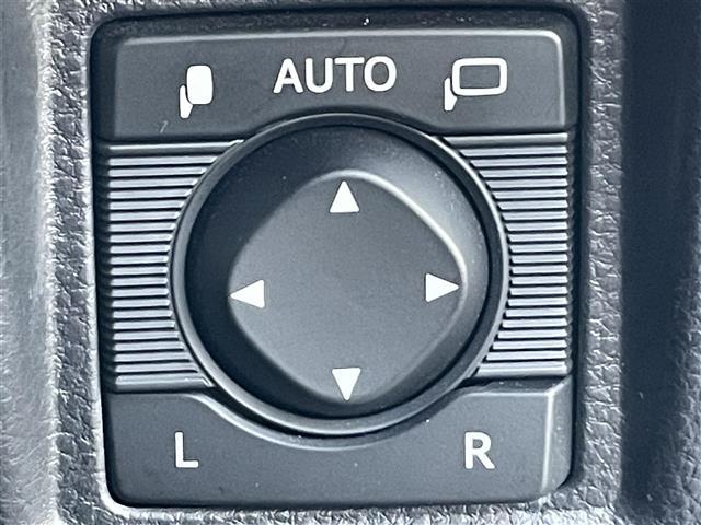 クラウンハイブリッド ＲＳアドバンス　純正ナビ　バックカメラ　ＥＴＣ　ＨＵＤ　ドラレコ　トヨタセーフティセンス　ＢＳＭ　レーダークルーズコントロール　パワーシート　シートヒーター　ステアリングヒーター　フロアマット　１８インチ純正ＡＷ（12枚目）