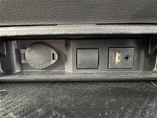 クラウンハイブリッド ＲＳアドバンス　純正ナビ　バックカメラ　ＥＴＣ　ＨＵＤ　ドラレコ　トヨタセーフティセンス　ＢＳＭ　レーダークルーズコントロール　パワーシート　シートヒーター　ステアリングヒーター　フロアマット　１８インチ純正ＡＷ（20枚目）