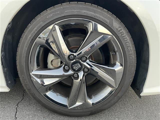 クラウンハイブリッド ＲＳアドバンス　純正ナビ　バックカメラ　ＥＴＣ　ＨＵＤ　ドラレコ　トヨタセーフティセンス　ＢＳＭ　レーダークルーズコントロール　パワーシート　シートヒーター　ステアリングヒーター　フロアマット　１８インチ純正ＡＷ（41枚目）