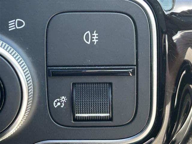 Ａクラス Ａ１８０　スタイル　純正ナビ　バックカメラ　ＥＴＣ２．０　ＢＳＭ　ドラレコ　シートヒーター　クリアランスソナー　衝突軽減　横滑り防止装置　クルコン　レーンキープアシスト　オートライト　アイドリングストップ　純正ＡＷ（8枚目）