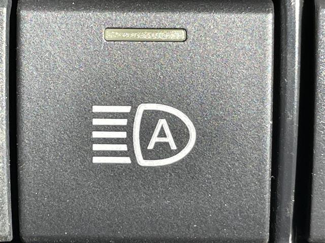 ヴォクシー ハイブリッドＳ－Ｚ　純正１０．５インチディスプレイオーディオ　純正１４インチフリップダウンモニター　バックカメラ　両側パワスラ　ドラレコ　ＥＴＣ２．０　シートヒーター　トヨタセーフティセンス　レーダークルーズコントロール（8枚目）