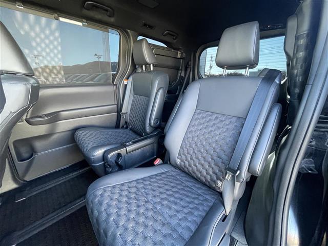 ヴォクシー ハイブリッドＳ－Ｚ　純正１０．５インチディスプレイオーディオ　純正１４インチフリップダウンモニター　バックカメラ　両側パワスラ　ドラレコ　ＥＴＣ２．０　シートヒーター　トヨタセーフティセンス　レーダークルーズコントロール（31枚目）