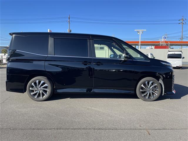 ヴォクシー ハイブリッドＳ－Ｚ　純正１０．５インチディスプレイオーディオ　純正１４インチフリップダウンモニター　バックカメラ　両側パワスラ　ドラレコ　ＥＴＣ２．０　シートヒーター　トヨタセーフティセンス　レーダークルーズコントロール（40枚目）