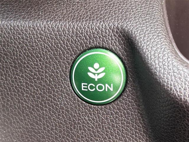 Ｎ－ＷＧＮカスタム Ｇ・ターボパッケージ　純正ナビ　バックカメラ　衝突軽減ブレーキ　ＥＴＣ　クルーズコントロール　ハーフレザーシート　横滑り防止装置　アイドリングストップ　オートライト　電動格納ミラー　純正１５インチＡＷ　プッシュスタート（8枚目）