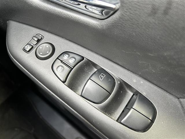 セレナ ハイウェイスターV 社外10インチナビ フリップダウンモニター 全方位カメラ 両側パワスラ ETC BSM コーナーセンサー 衝突軽減 クルーズコントロール アイドリングストップ 16インチ純正AW LEDヘッドライト(11枚目)