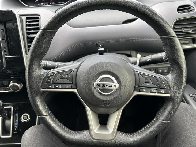 セレナ ハイウェイスターV 社外10インチナビ フリップダウンモニター 全方位カメラ 両側パワスラ ETC BSM コーナーセンサー 衝突軽減 クルーズコントロール アイドリングストップ 16インチ純正AW LEDヘッドライト(12枚目)