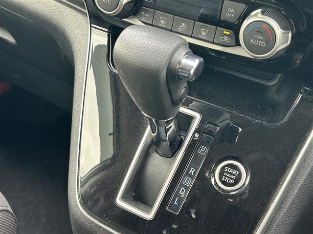 セレナ ハイウェイスターV 社外10インチナビ フリップダウンモニター 全方位カメラ 両側パワスラ ETC BSM コーナーセンサー 衝突軽減 クルーズコントロール アイドリングストップ 16インチ純正AW LEDヘッドライト(19枚目)