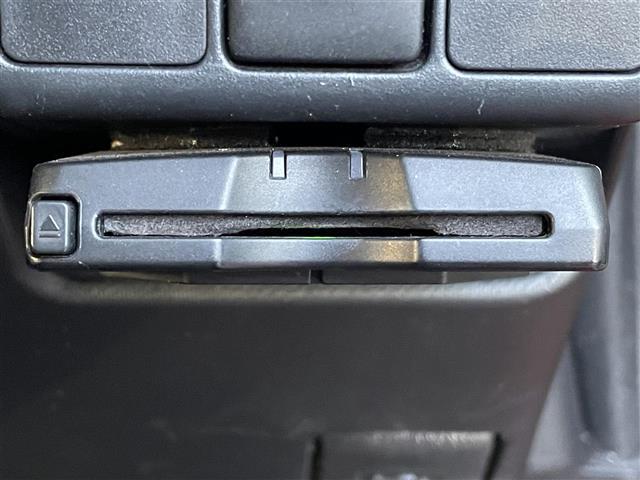 アクア Ｓ　社外ナビ　バックカメラ　ＥＴＣ　アイドリングストップ　ＵＳＢ入力端子　純正フロアマット　オートライト　横滑り防止装置　ドアバイザー　プッシュスタート　スマートキー　電動格納ミラー（2枚目）