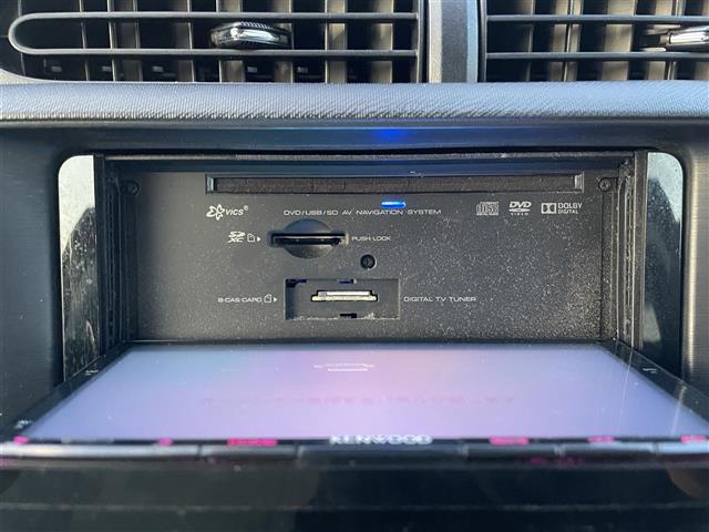 アクア Ｓ　社外ナビ　バックカメラ　ＥＴＣ　アイドリングストップ　ＵＳＢ入力端子　純正フロアマット　オートライト　横滑り防止装置　ドアバイザー　プッシュスタート　スマートキー　電動格納ミラー（5枚目）