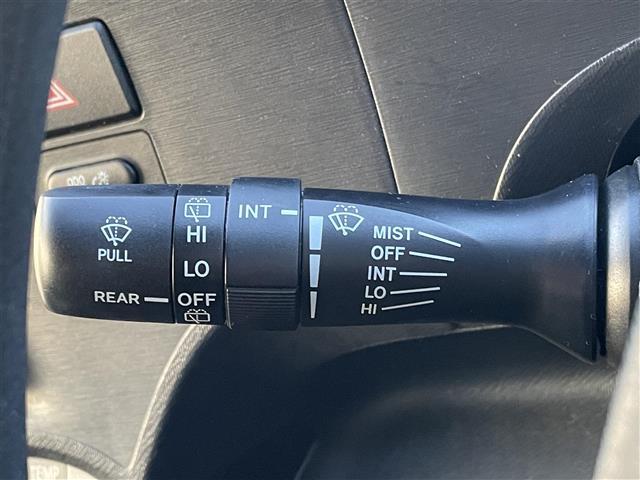 アクア Ｓ　社外ナビ　バックカメラ　ＥＴＣ　アイドリングストップ　ＵＳＢ入力端子　純正フロアマット　オートライト　横滑り防止装置　ドアバイザー　プッシュスタート　スマートキー　電動格納ミラー（9枚目）