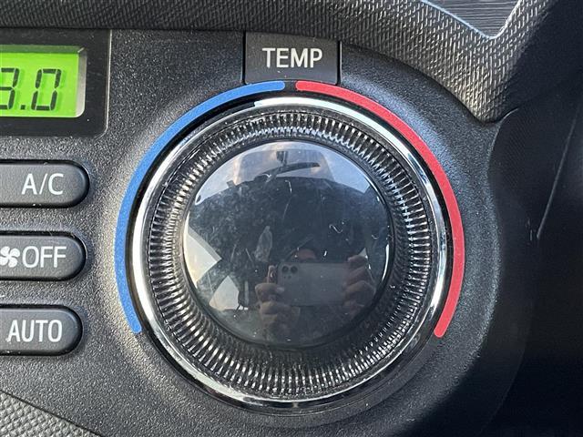 アクア Ｓ　社外ナビ　バックカメラ　ＥＴＣ　アイドリングストップ　ＵＳＢ入力端子　純正フロアマット　オートライト　横滑り防止装置　ドアバイザー　プッシュスタート　スマートキー　電動格納ミラー（14枚目）