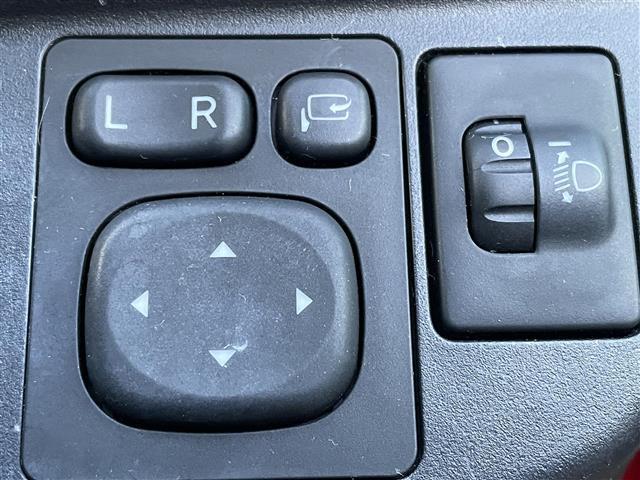 アクア Ｓ　社外ナビ　バックカメラ　ＥＴＣ　アイドリングストップ　ＵＳＢ入力端子　純正フロアマット　オートライト　横滑り防止装置　ドアバイザー　プッシュスタート　スマートキー　電動格納ミラー（16枚目）